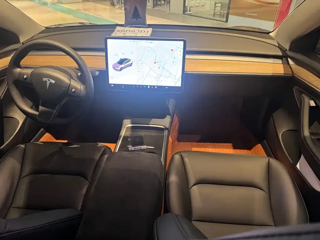 Tesla Model 3 — фото 3