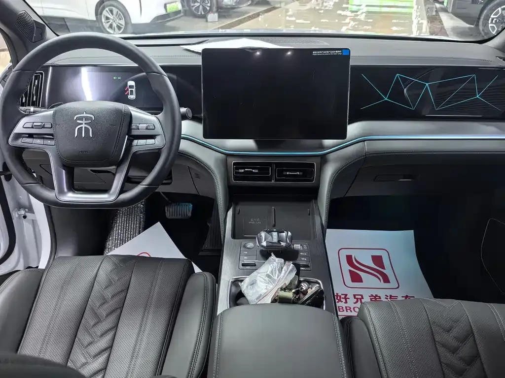 BYD L DM-i — фото 9