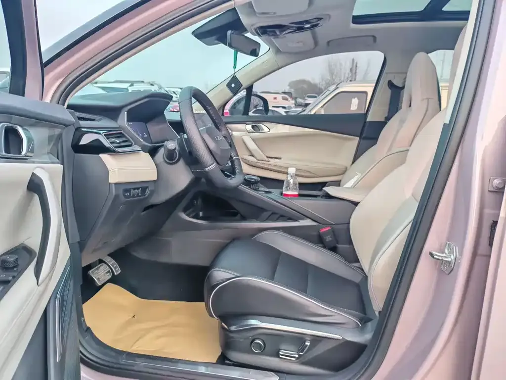 Lynk & Co 06 — фото 8