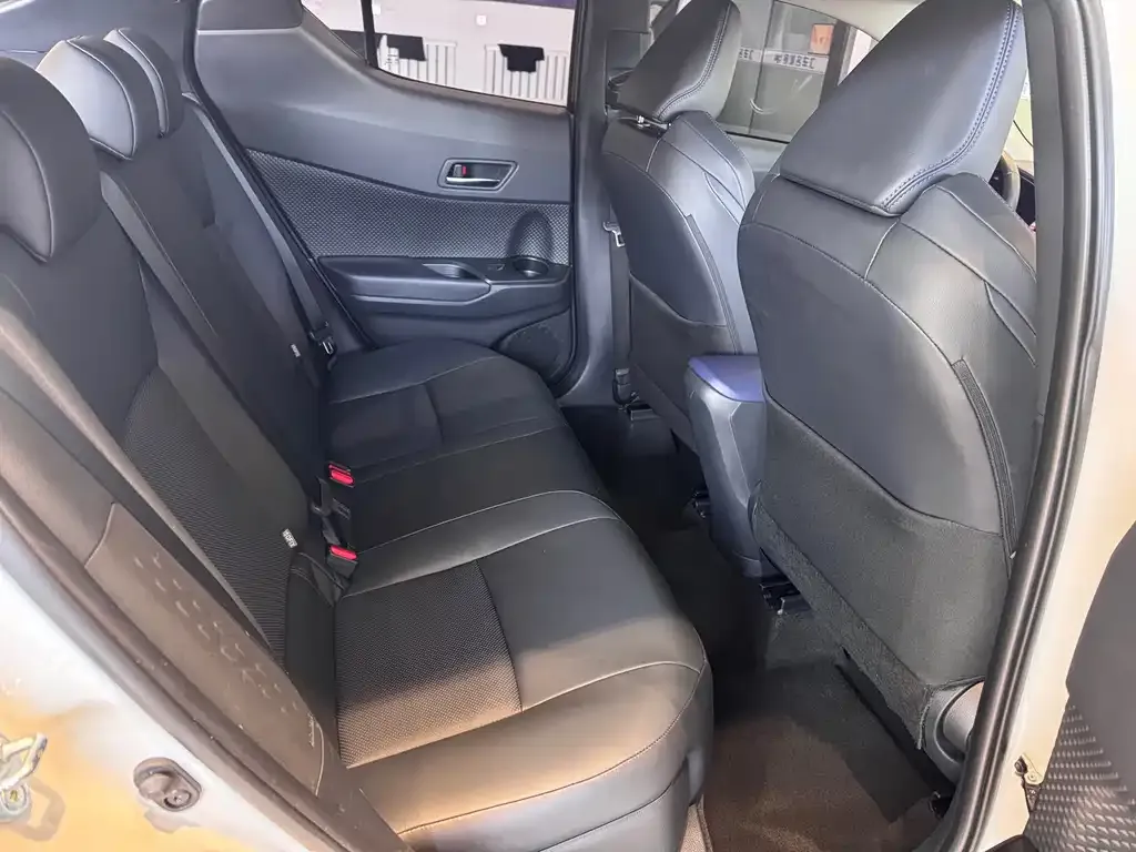Toyota C-HR 2023 из CN, фото 10