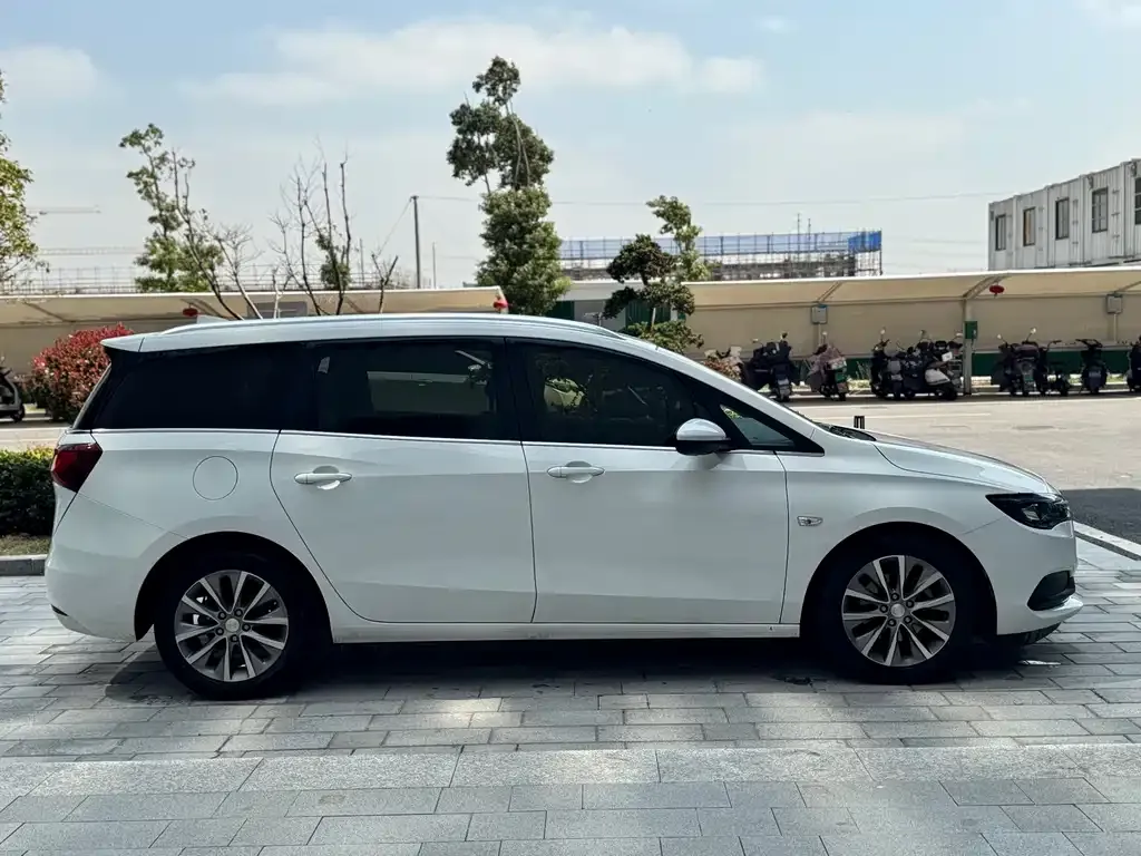Buick GL6 2022 из CN, фото 3
