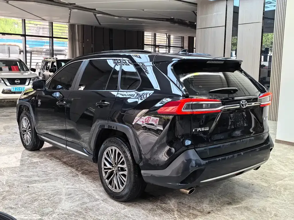 Toyota Wildlander — фото 10