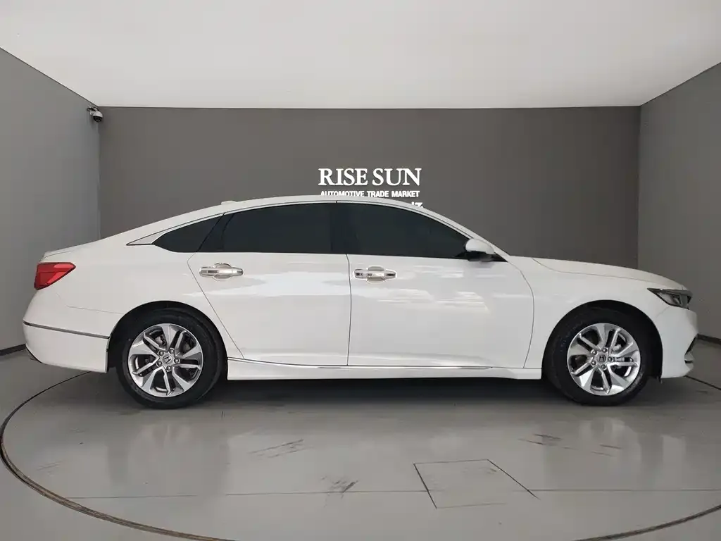 Honda Accord — фото 6