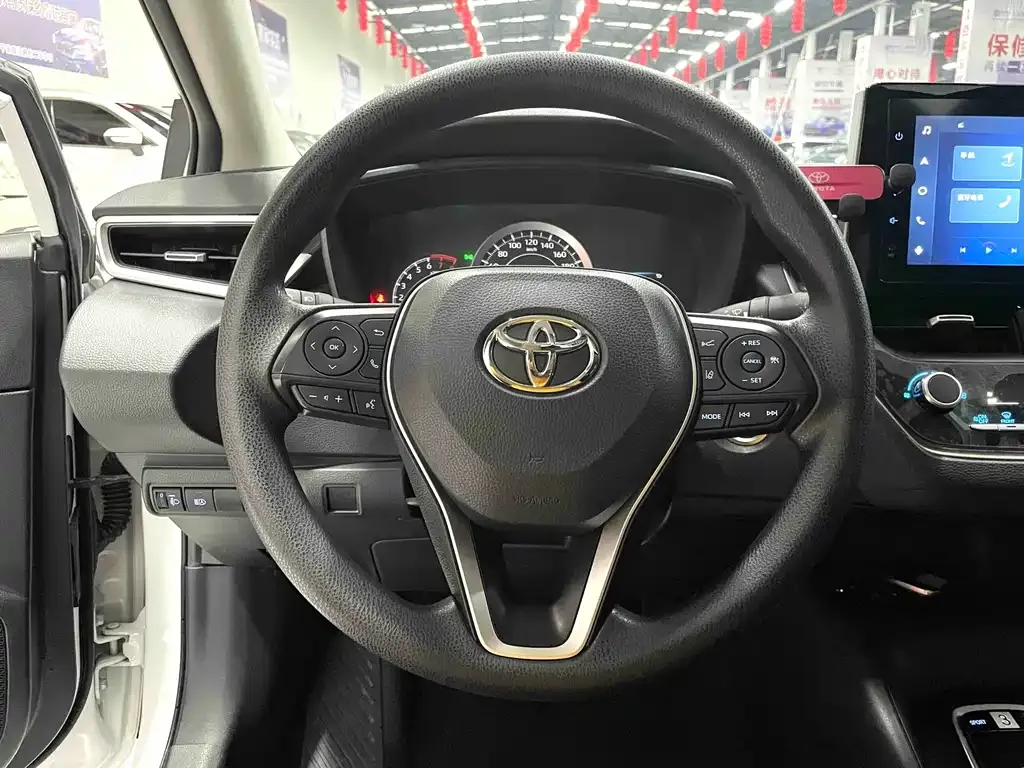 Toyota Corolla — фото 10
