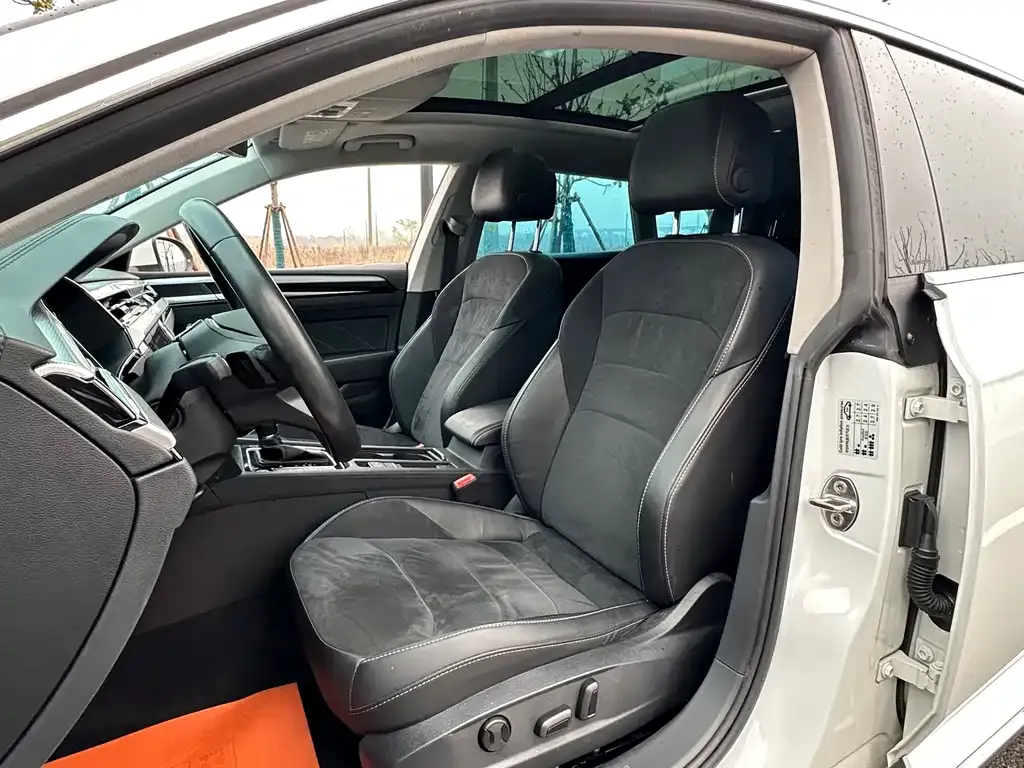 Volkswagen CC 2022 из CN, фото 10