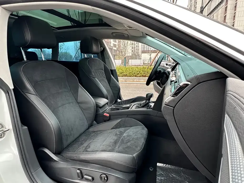 Volkswagen CC 2022 из CN, фото 2