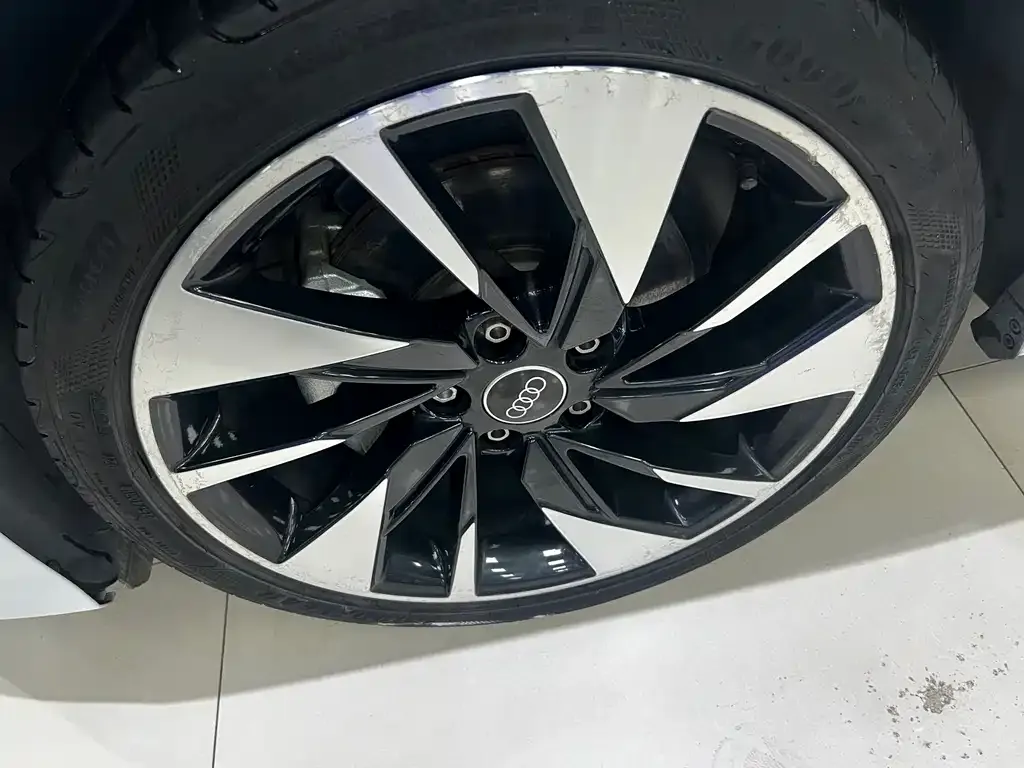 Audi A3 2023 из CN, фото 2