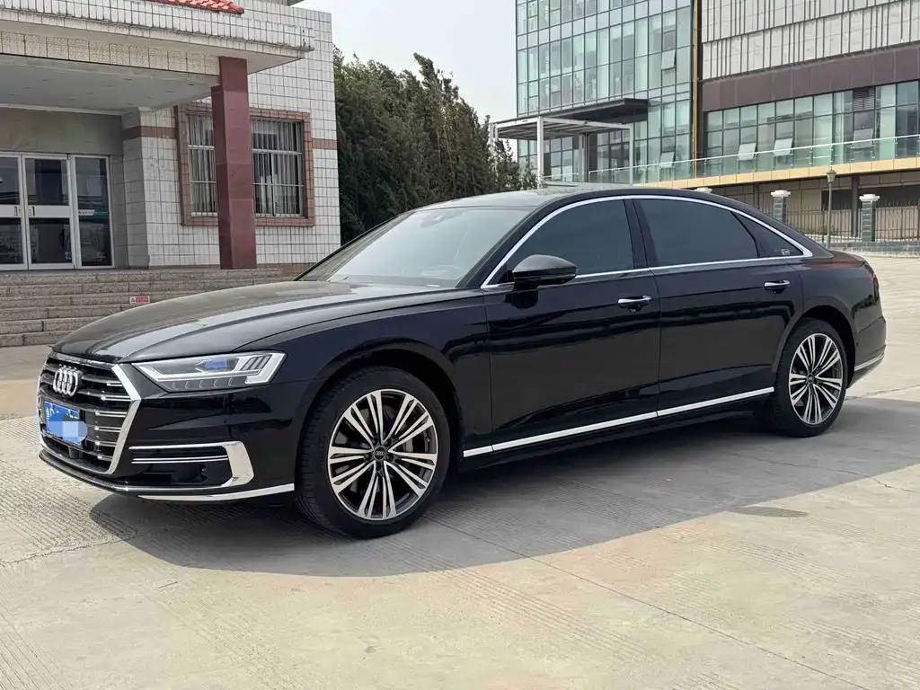 Audi A8 — фото 3