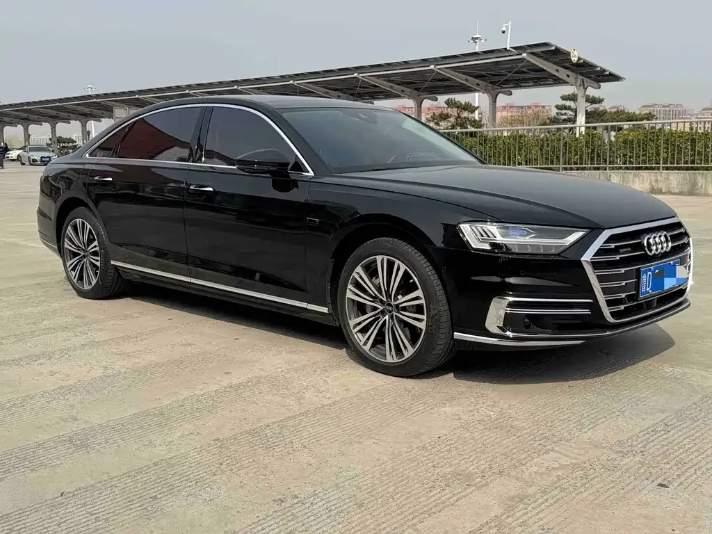 Audi A8 — фото 2