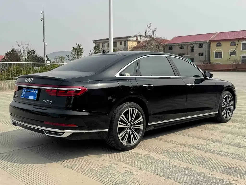 Audi A8 — фото 6