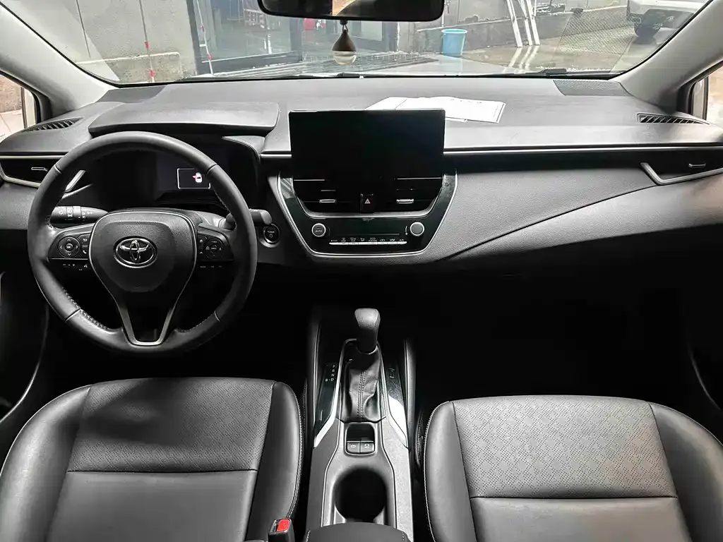 Toyota Corolla — фото 10