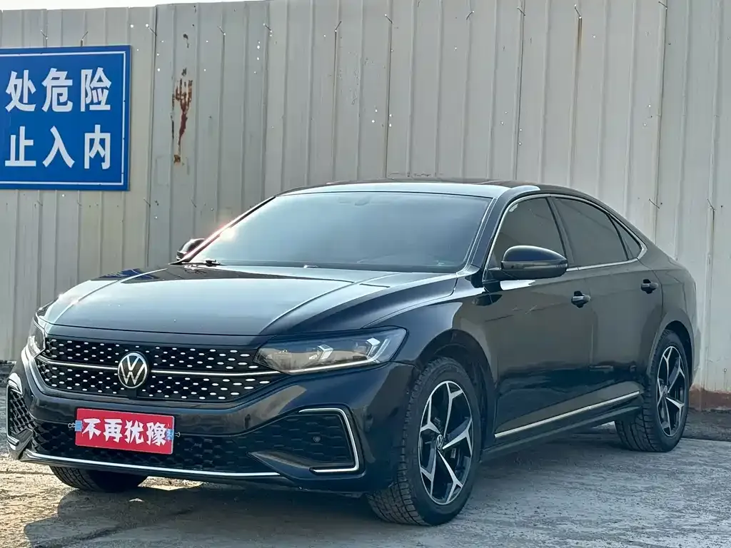 Volkswagen Passat — фото 1
