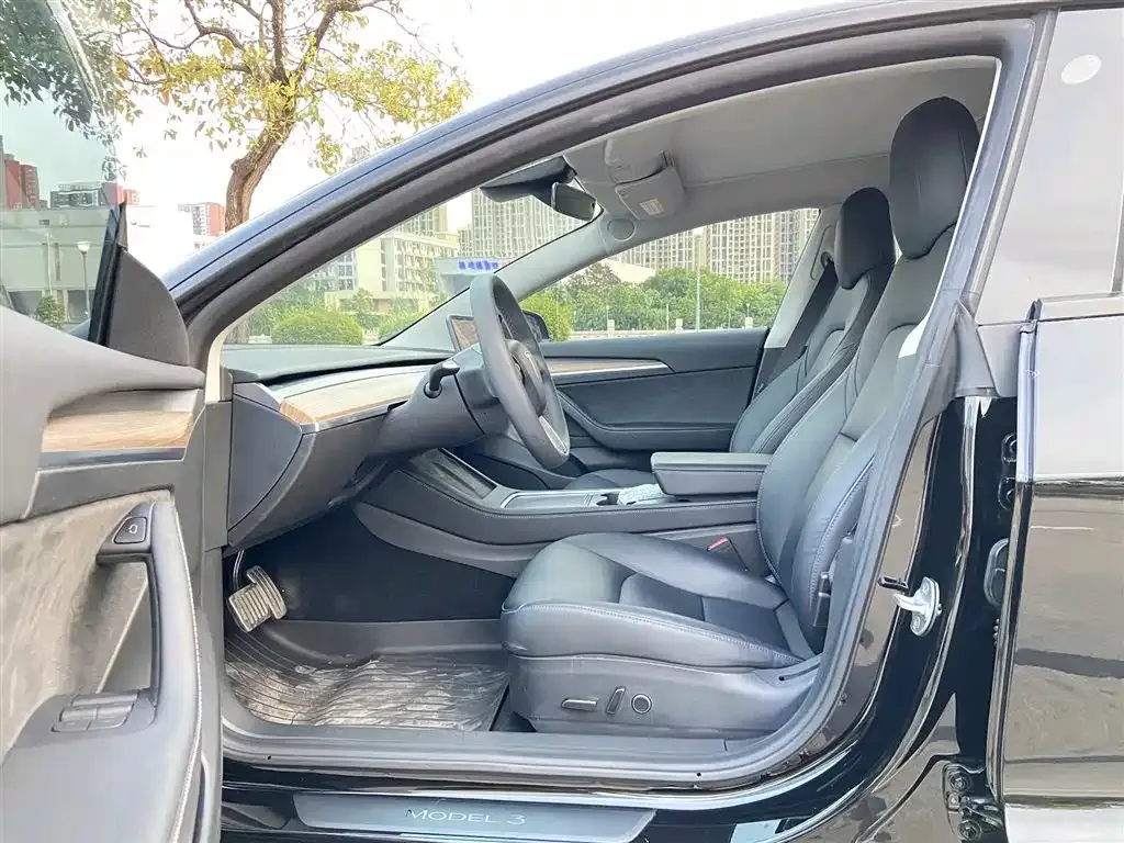 Tesla Model 3 — фото 3