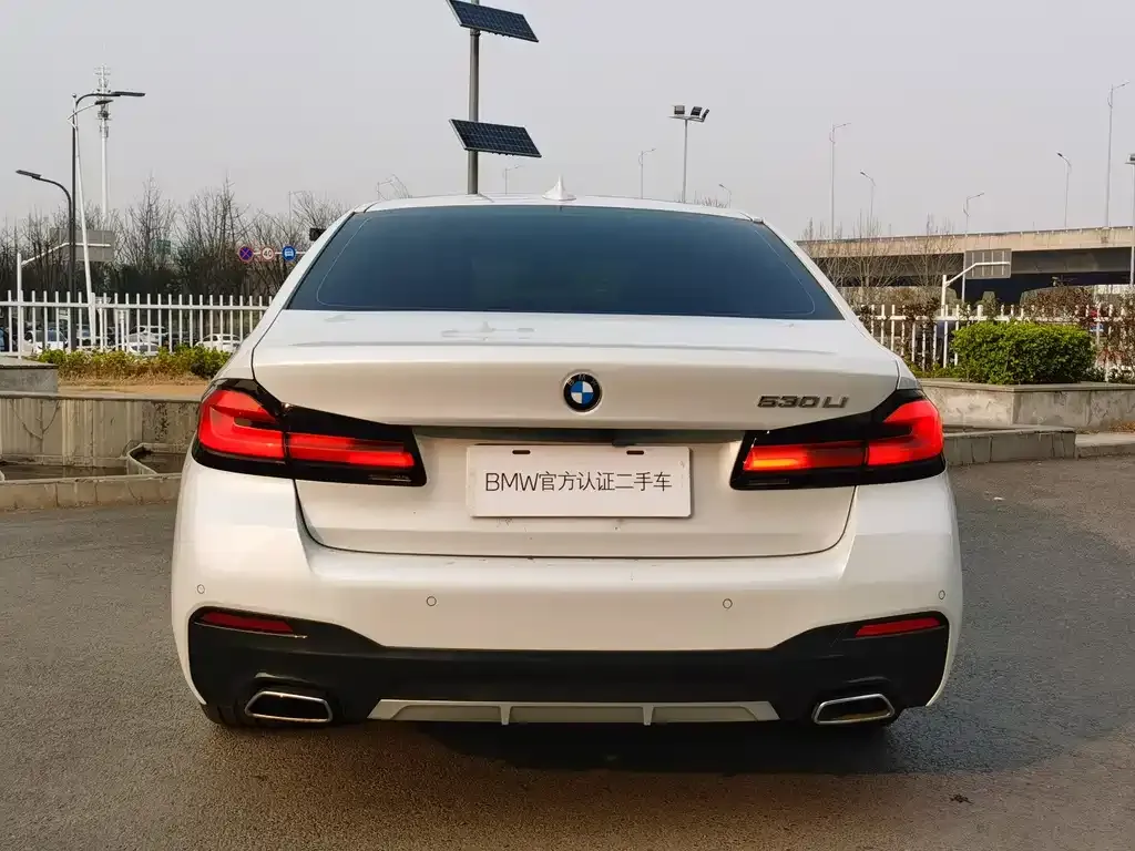 BMW 5 Series — фото 1