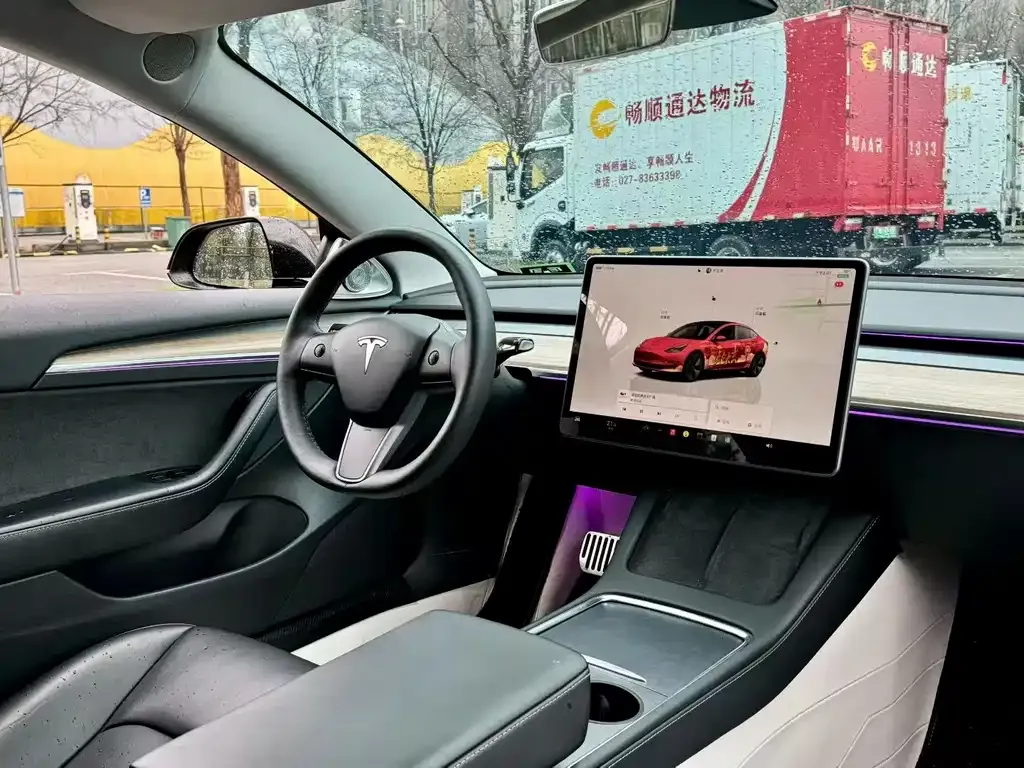 Tesla Model 3 — фото 3
