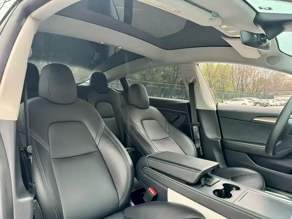 Tesla Model 3 — фото 4