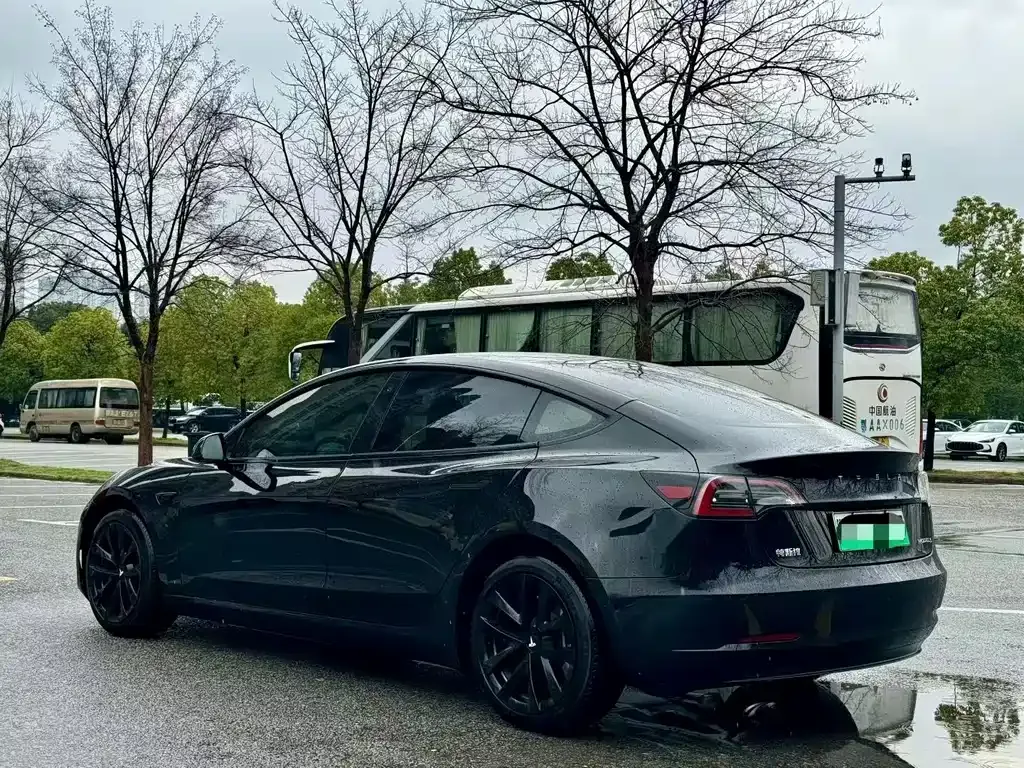 Tesla Model 3 — фото 9