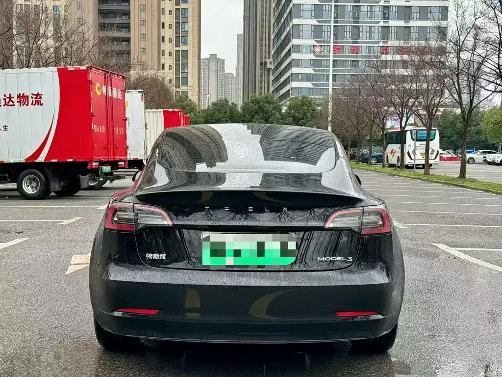 Tesla Model 3 — фото 10