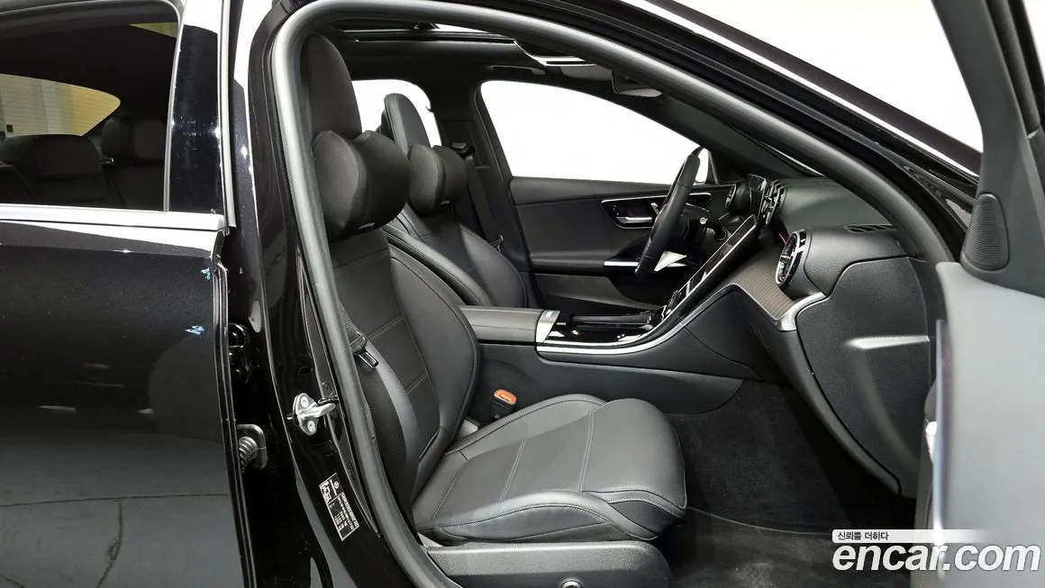 Mercedes-Benz C-Class 2024 из KR, фото 2