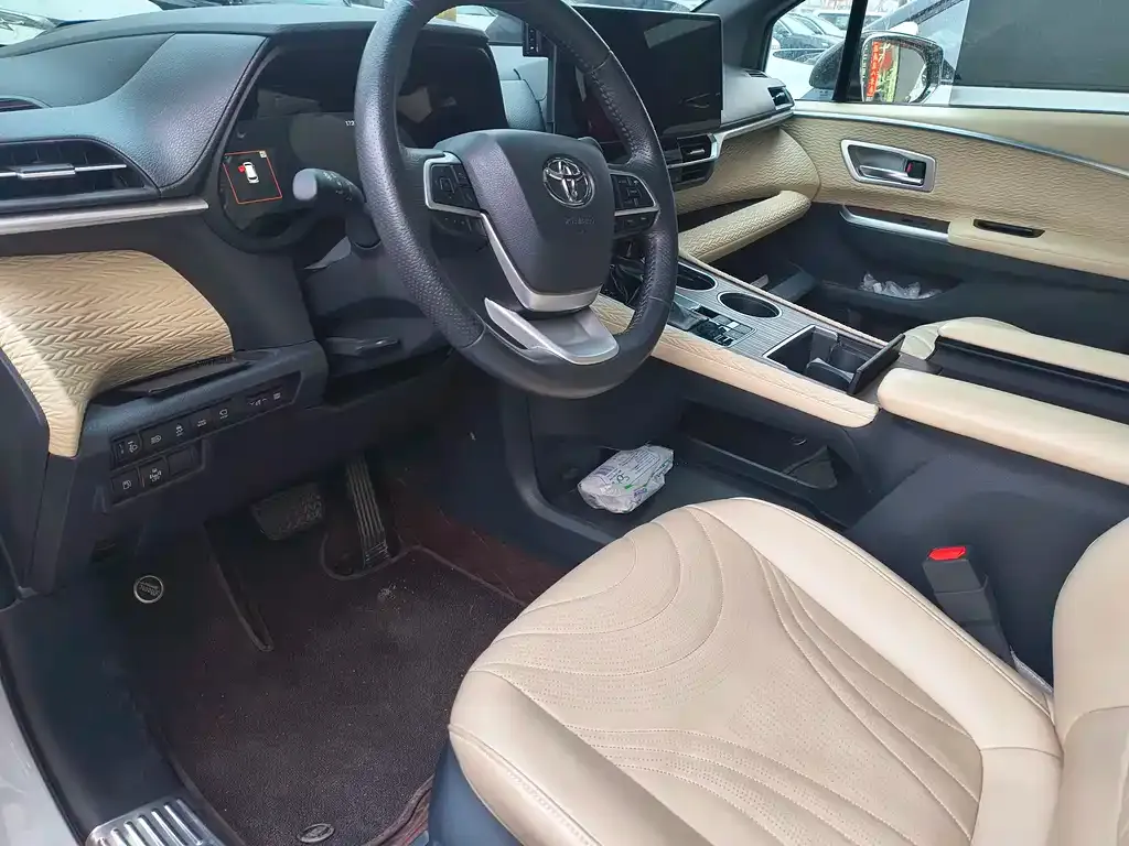 Toyota Granvia 2024 из CN, фото 6