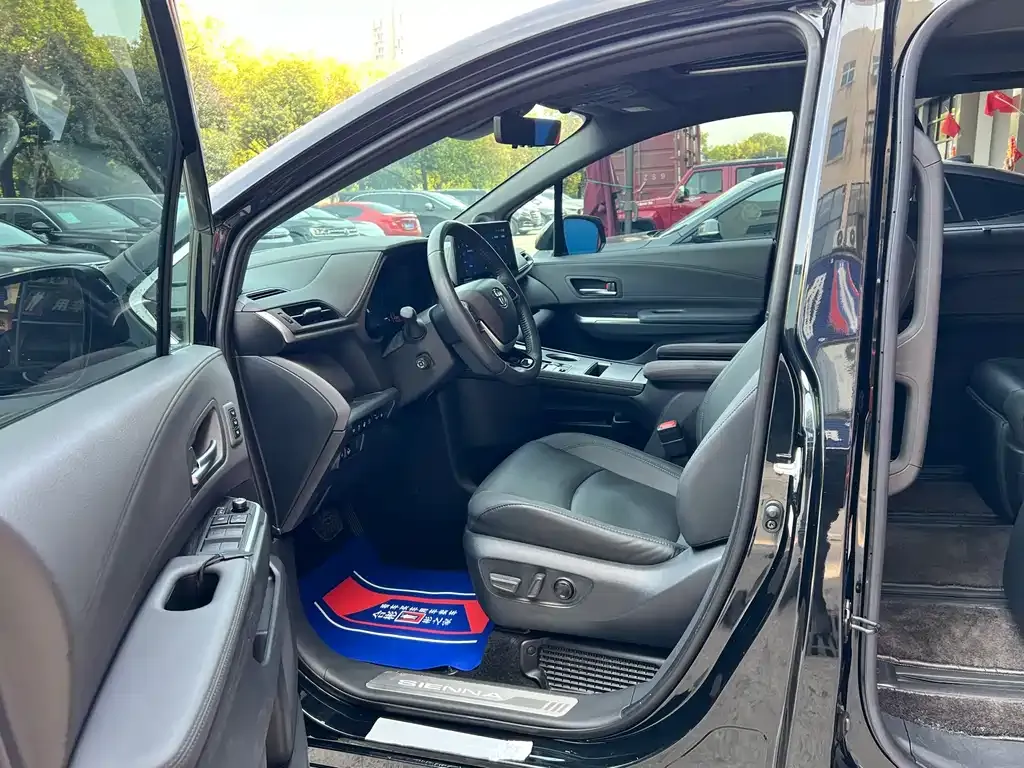 Toyota Sienna 2024 из CN, фото 10
