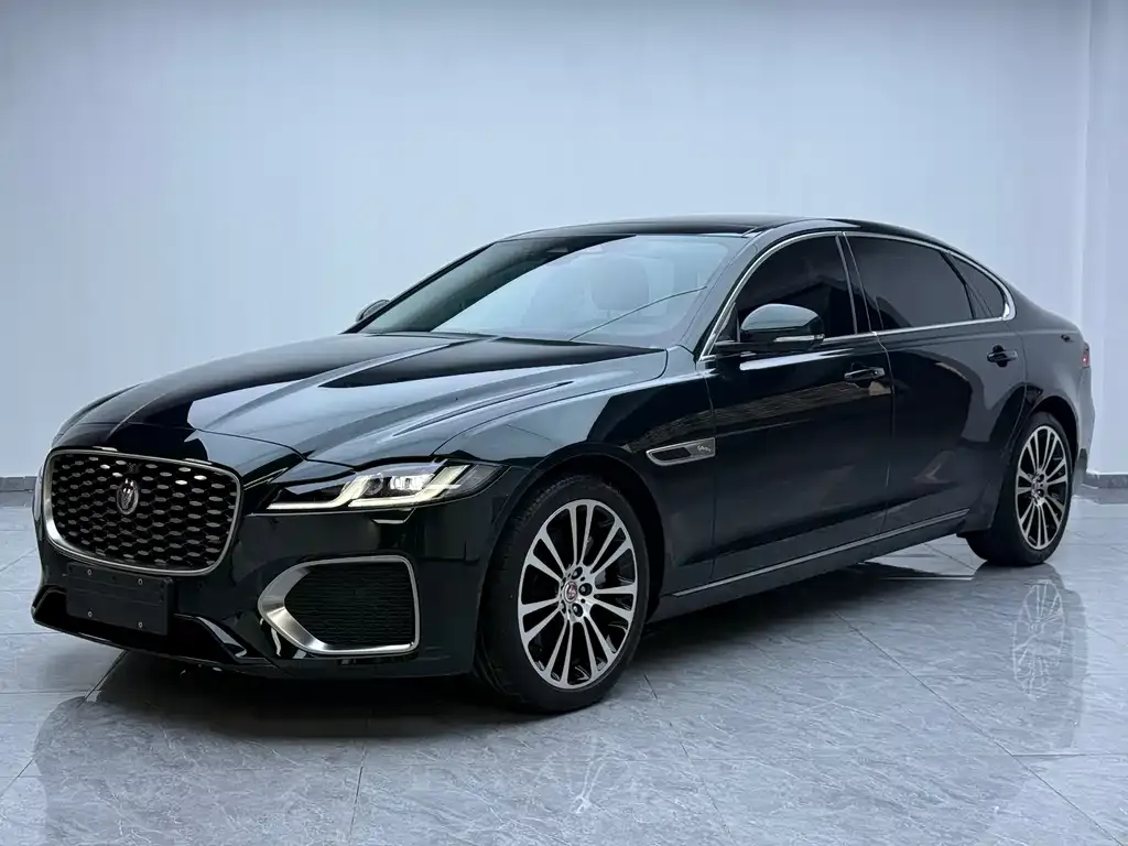 Jaguar XFL — фото 1