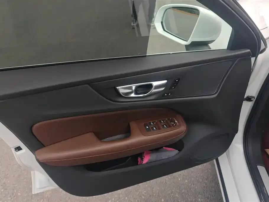 Volvo S60 — фото 10