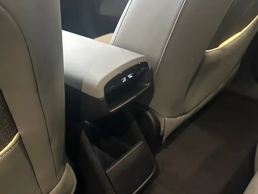 Volvo EX30 2024 из CN, фото 6