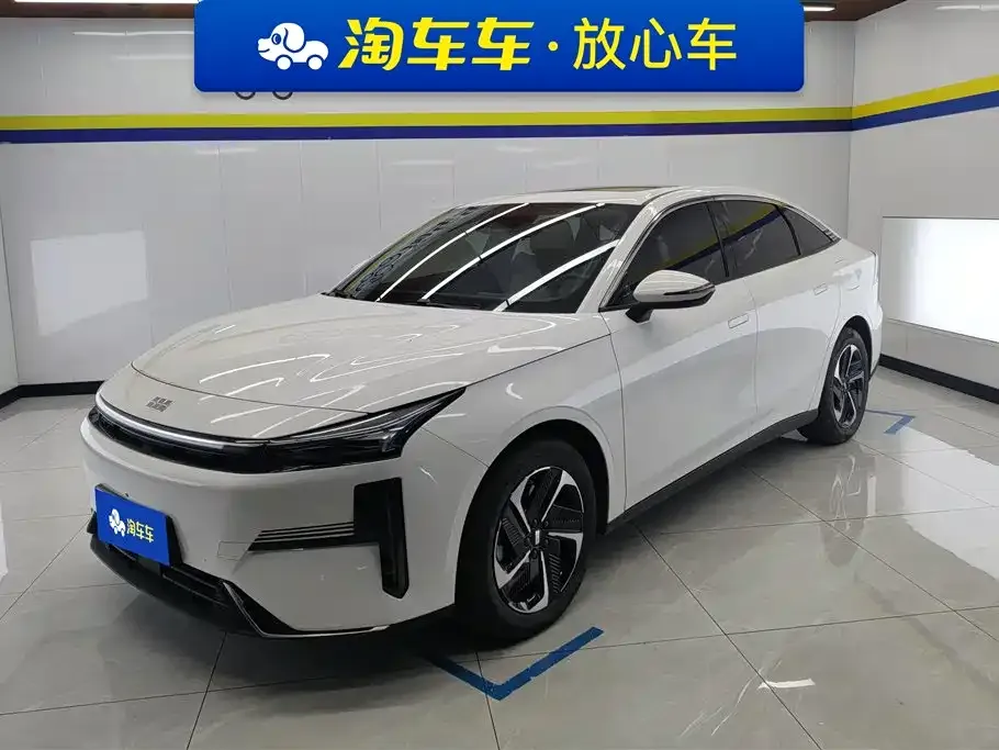 Geely Galaxy L6 — фото 1