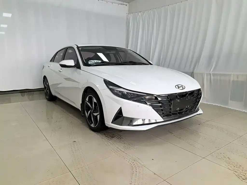 Hyundai Elantra — фото 8