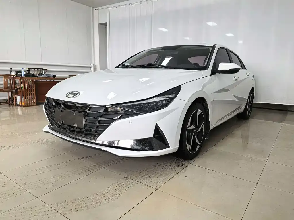 Hyundai Elantra — фото 9