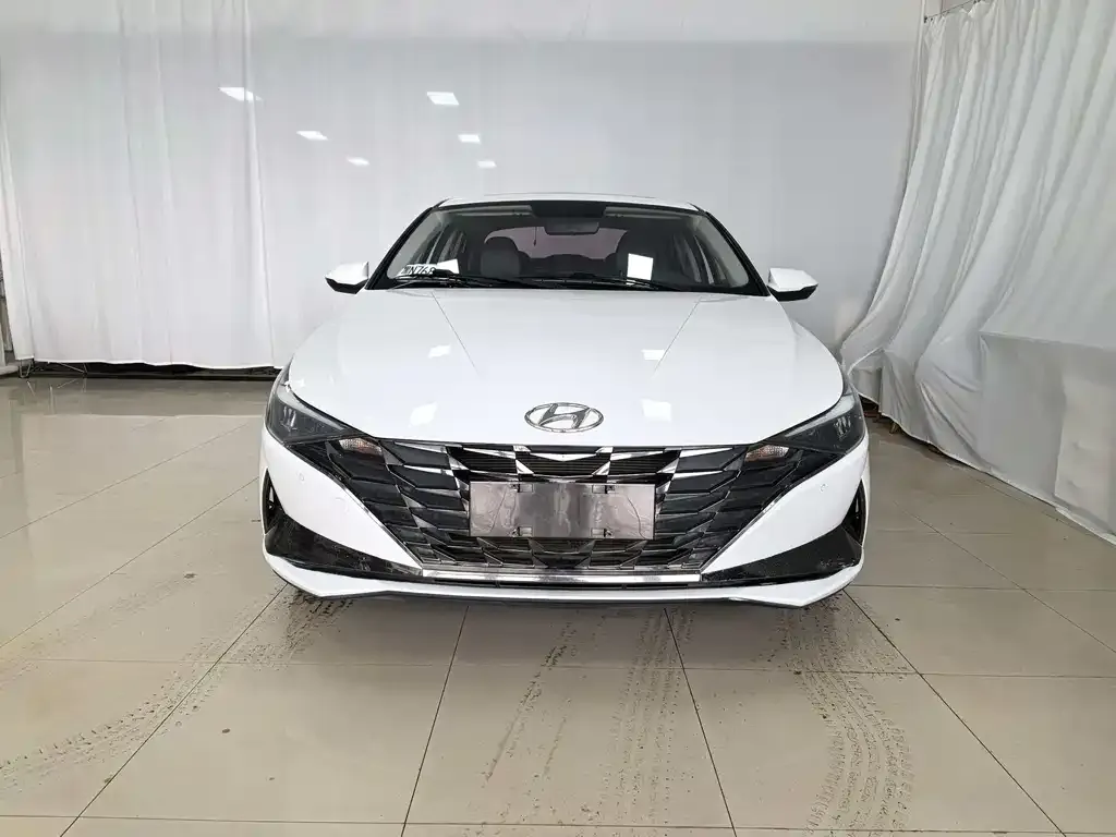 Hyundai Elantra — фото 4