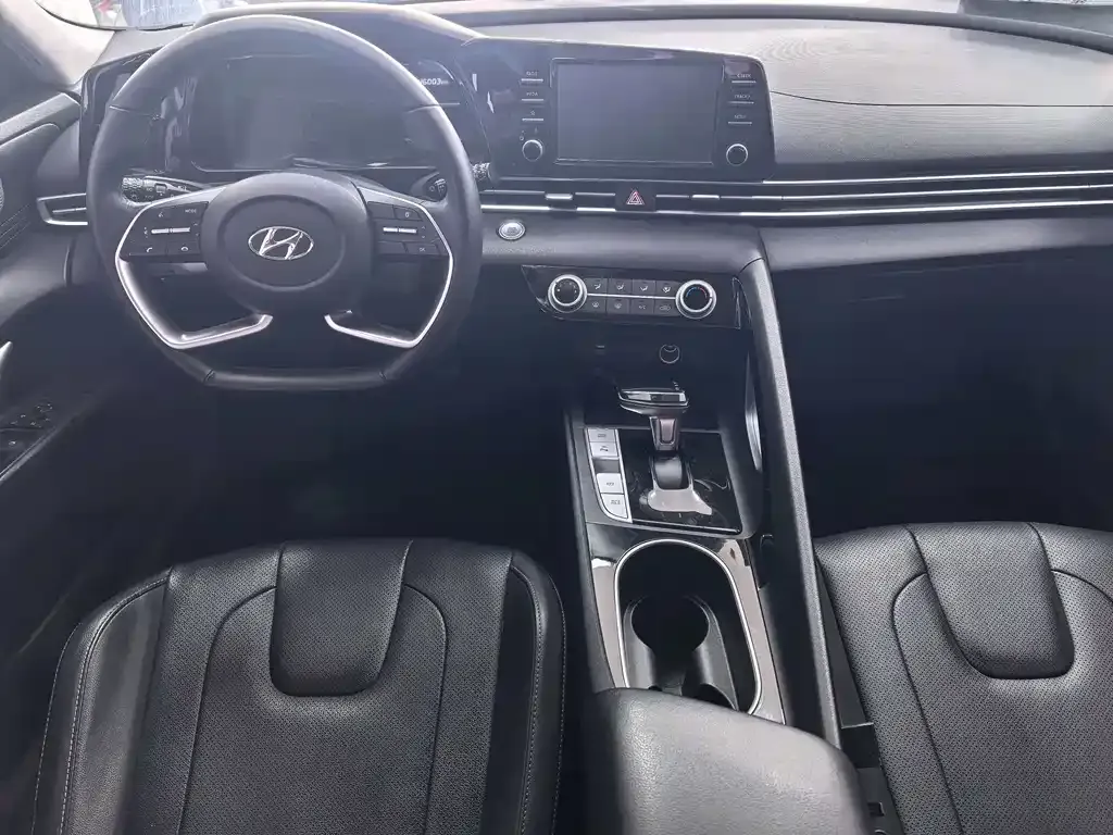 Hyundai Elantra — фото 10