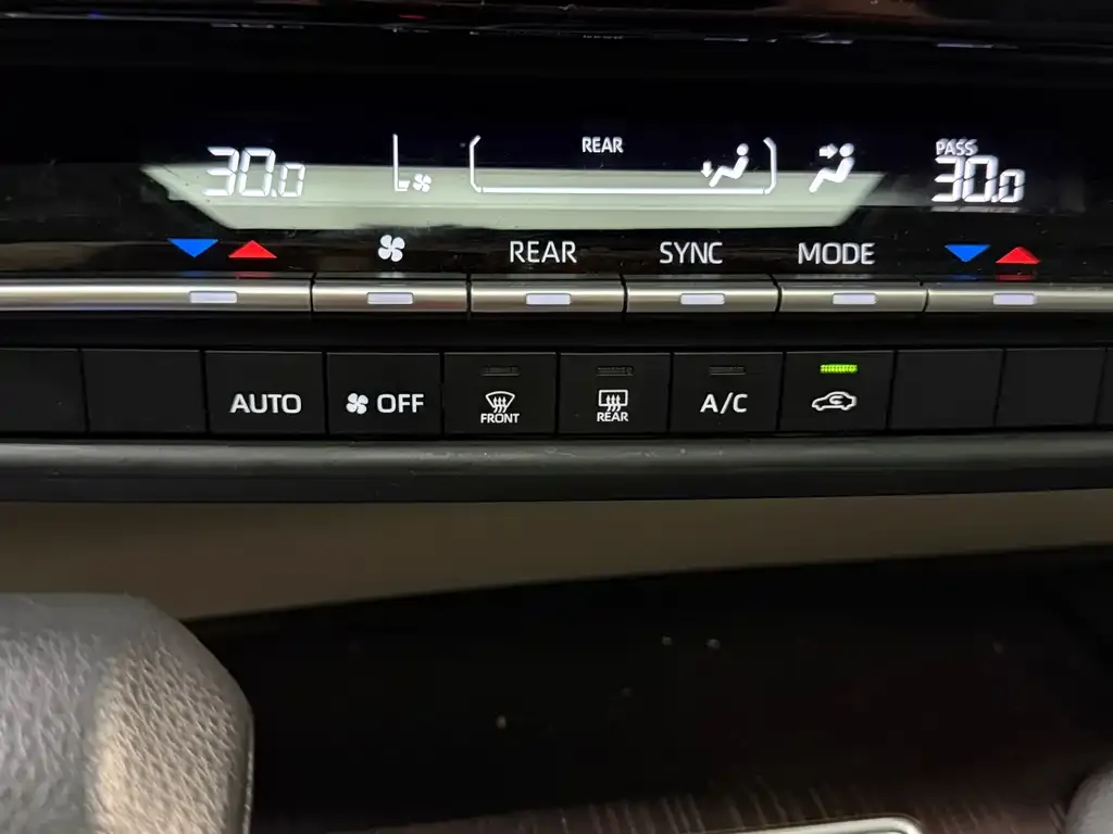 Toyota Granvia 2024 из CN, фото 3