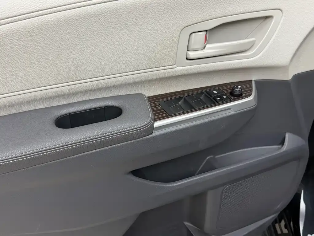 Toyota Granvia 2024 из CN, фото 8