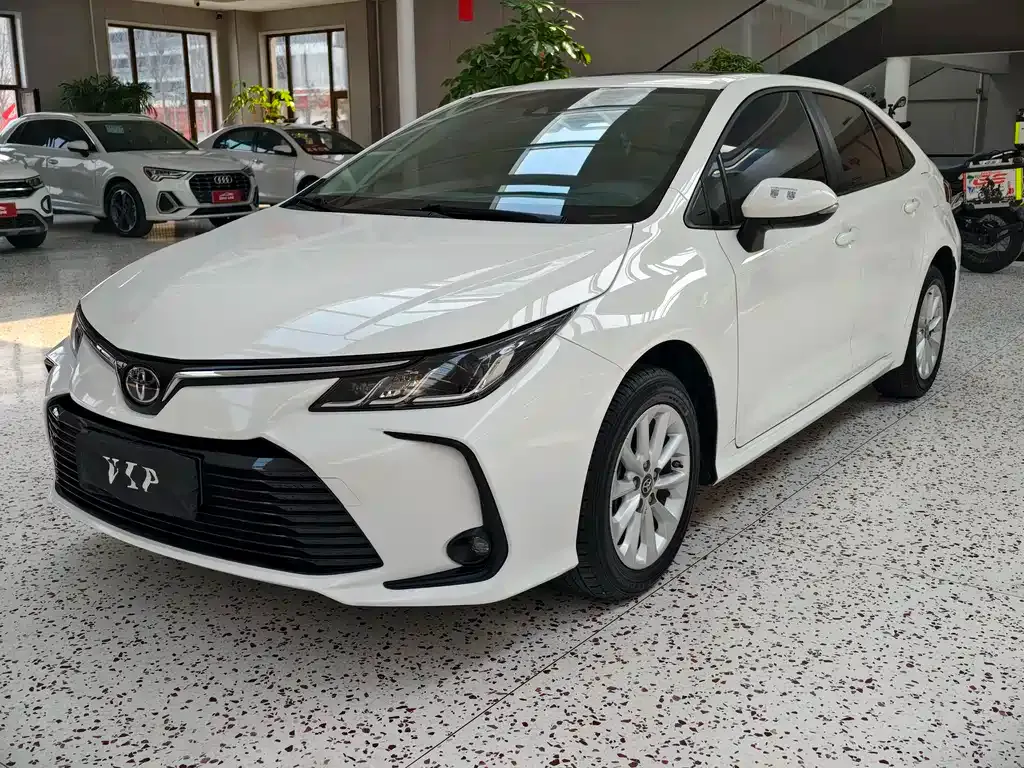 Toyota Corolla — фото 1