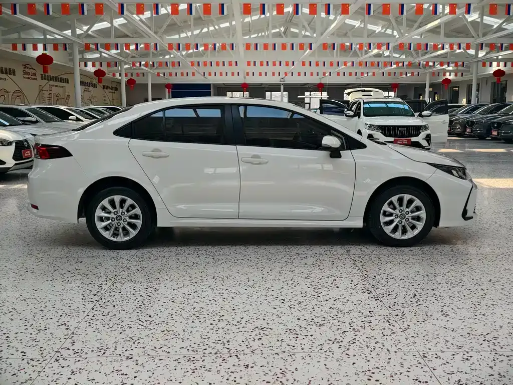 Toyota Corolla — фото 10