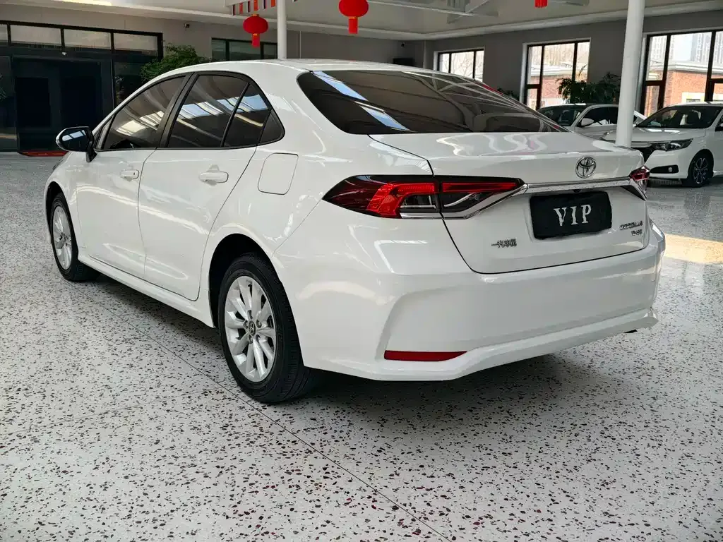 Toyota Corolla — фото 5