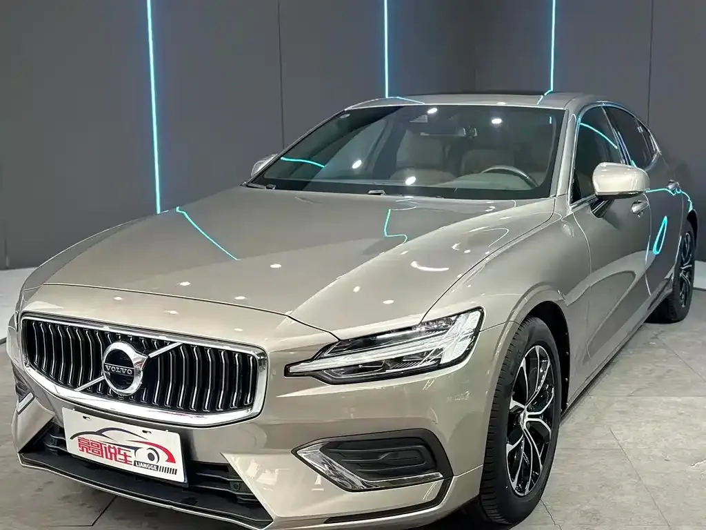 Volvo S60 — фото 1