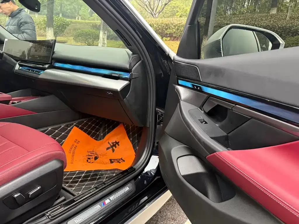 BMW 5 Series 2025 из CN, фото 2