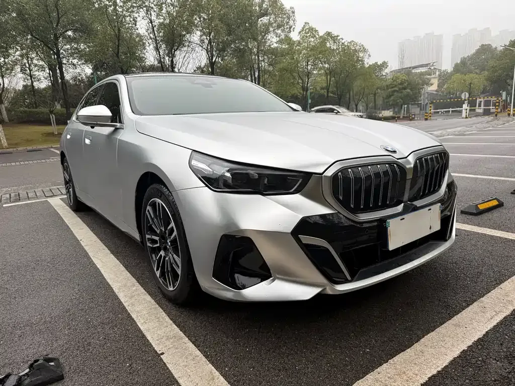 BMW 5 Series 2025 из CN, фото 7