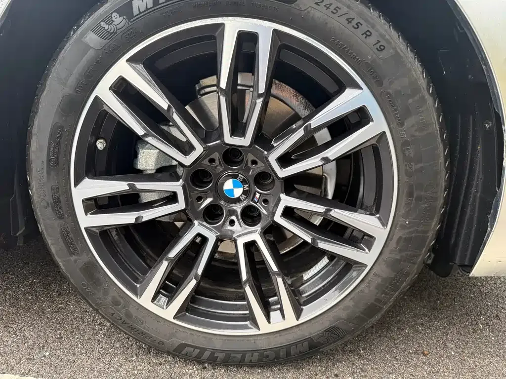 BMW 5 Series 2025 из CN, фото 10