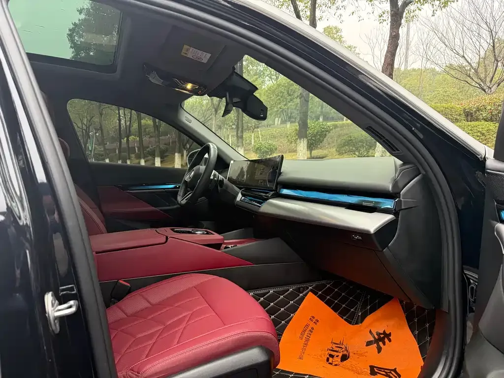 BMW 5 Series 2025 из CN, фото 8