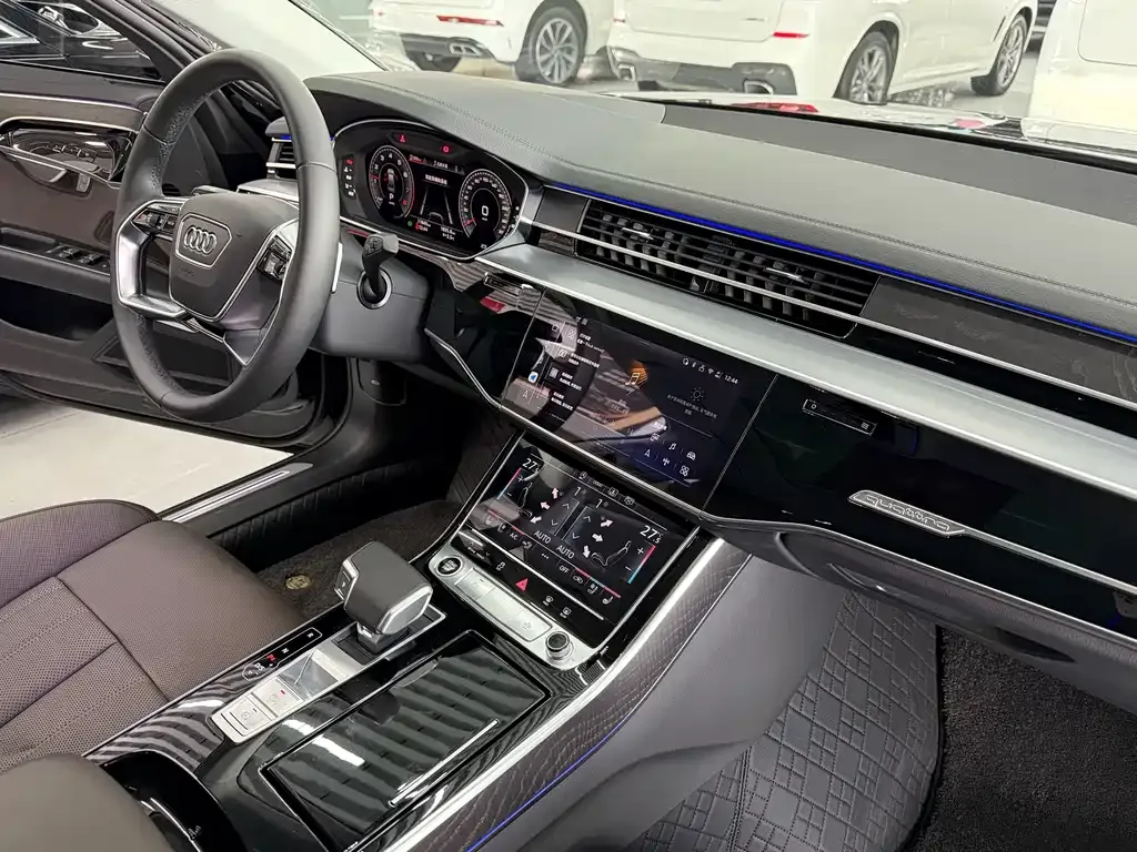 Audi A8 — фото 2