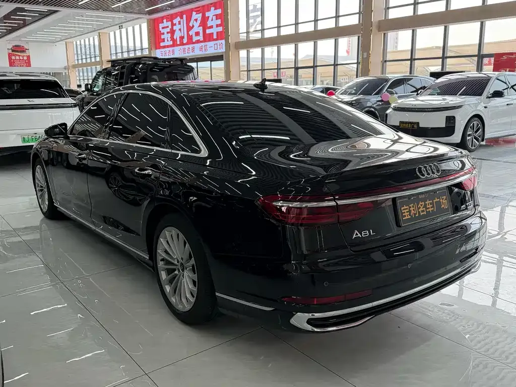 Audi A8 — фото 9