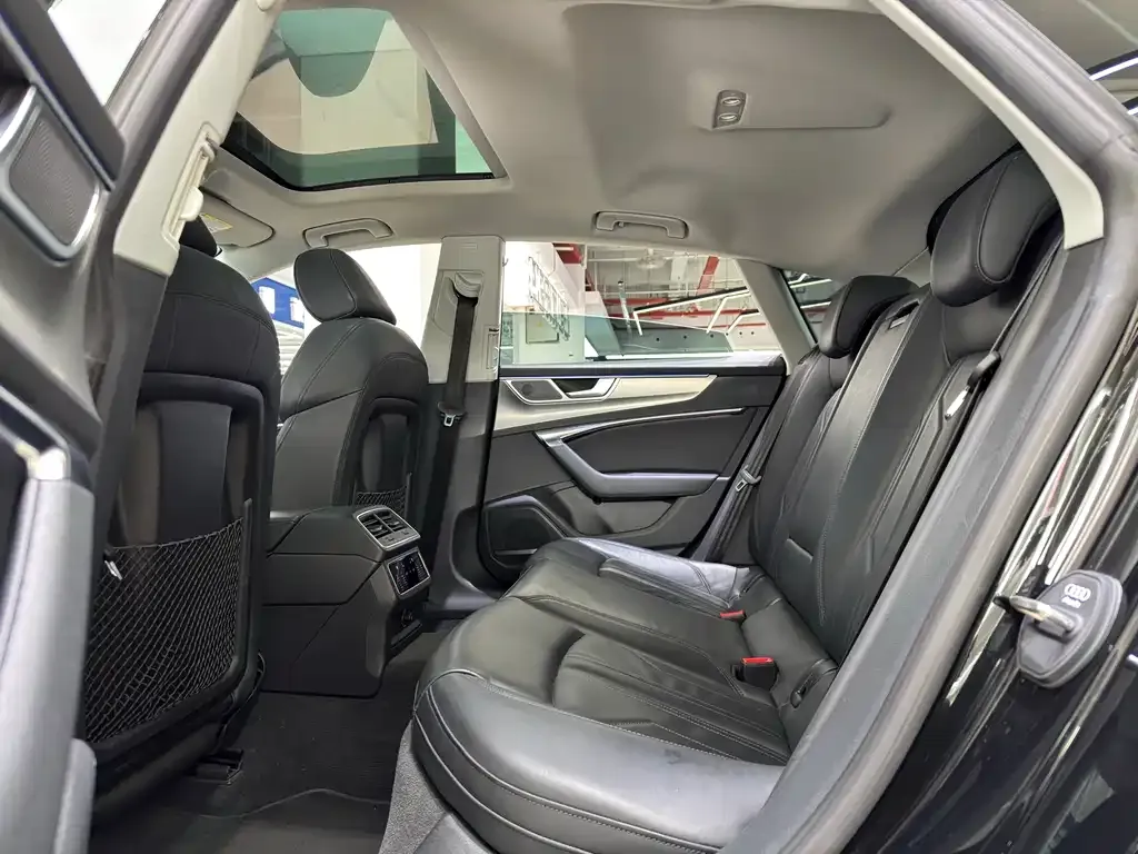 Audi A7 2023 из CN, фото 3