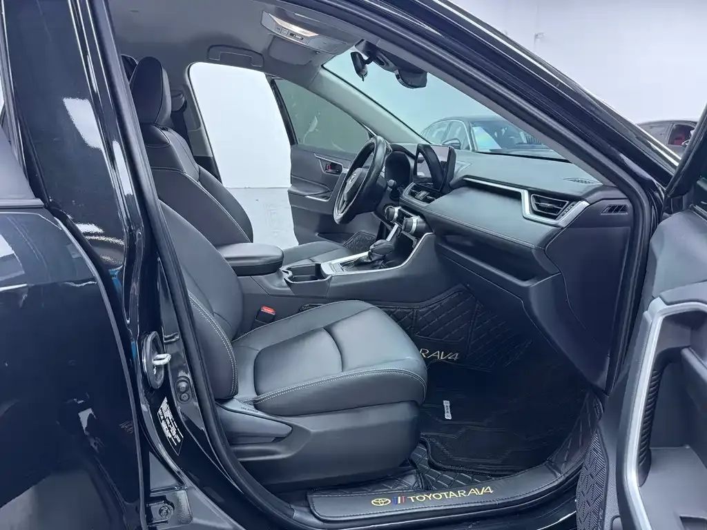 Toyota RAV4 2024 из CN, фото 3