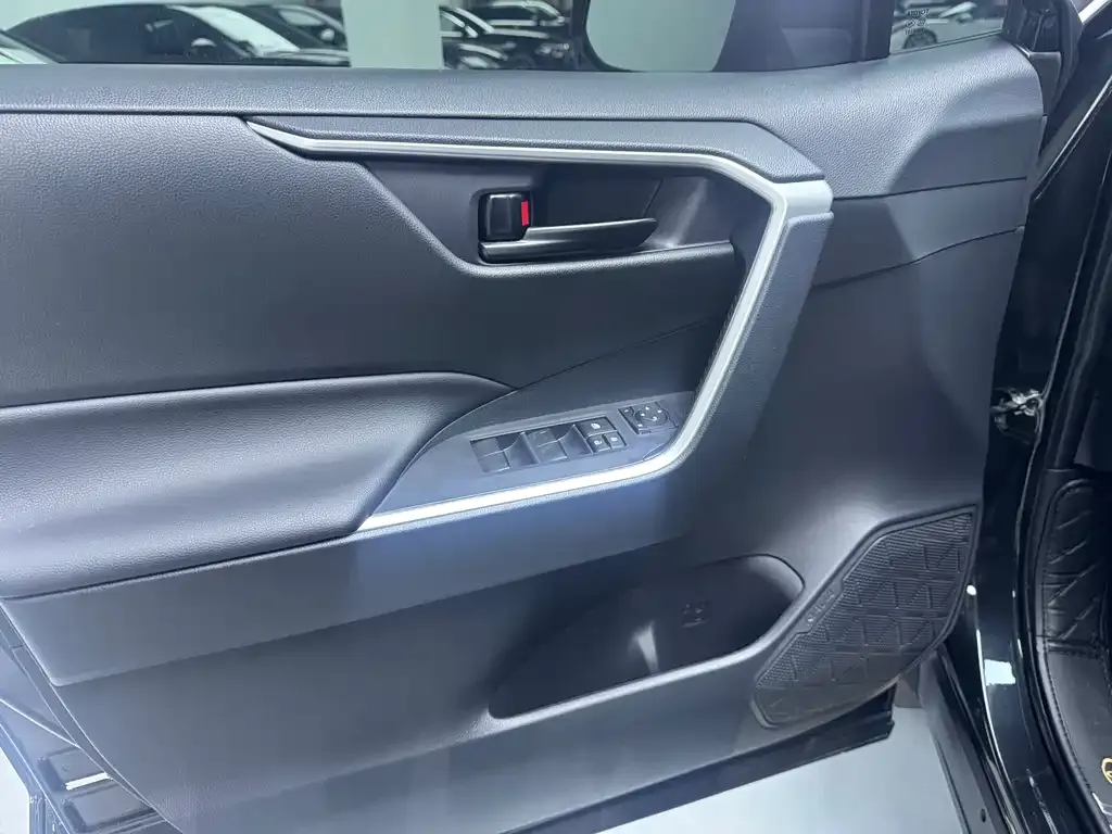 Toyota RAV4 2024 из CN, фото 8