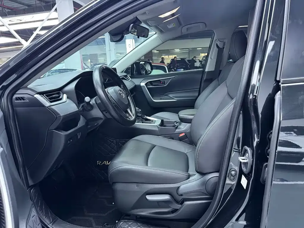 Toyota RAV4 2024 из CN, фото 2