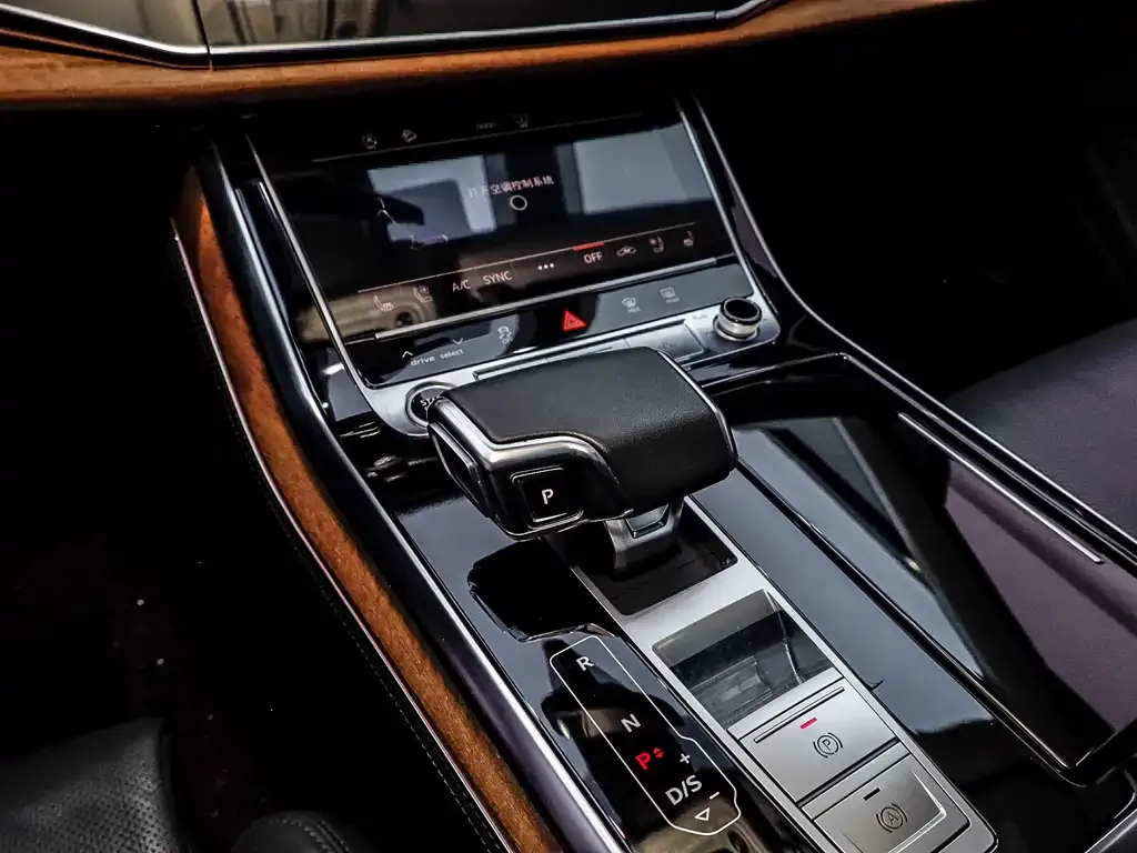 Audi Q7 2023 из CN, фото 3